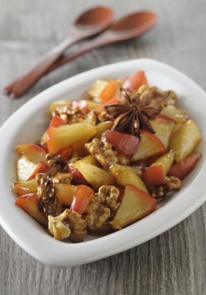 Compotée de pommes à la badiane et aux noix