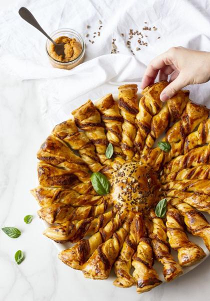 Tarte soleil à la crème de thon et aux tomates confites