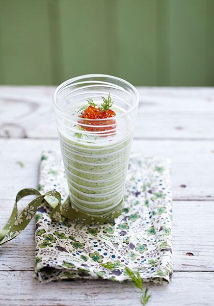 Smoothie de concombre et oeufs de saumon