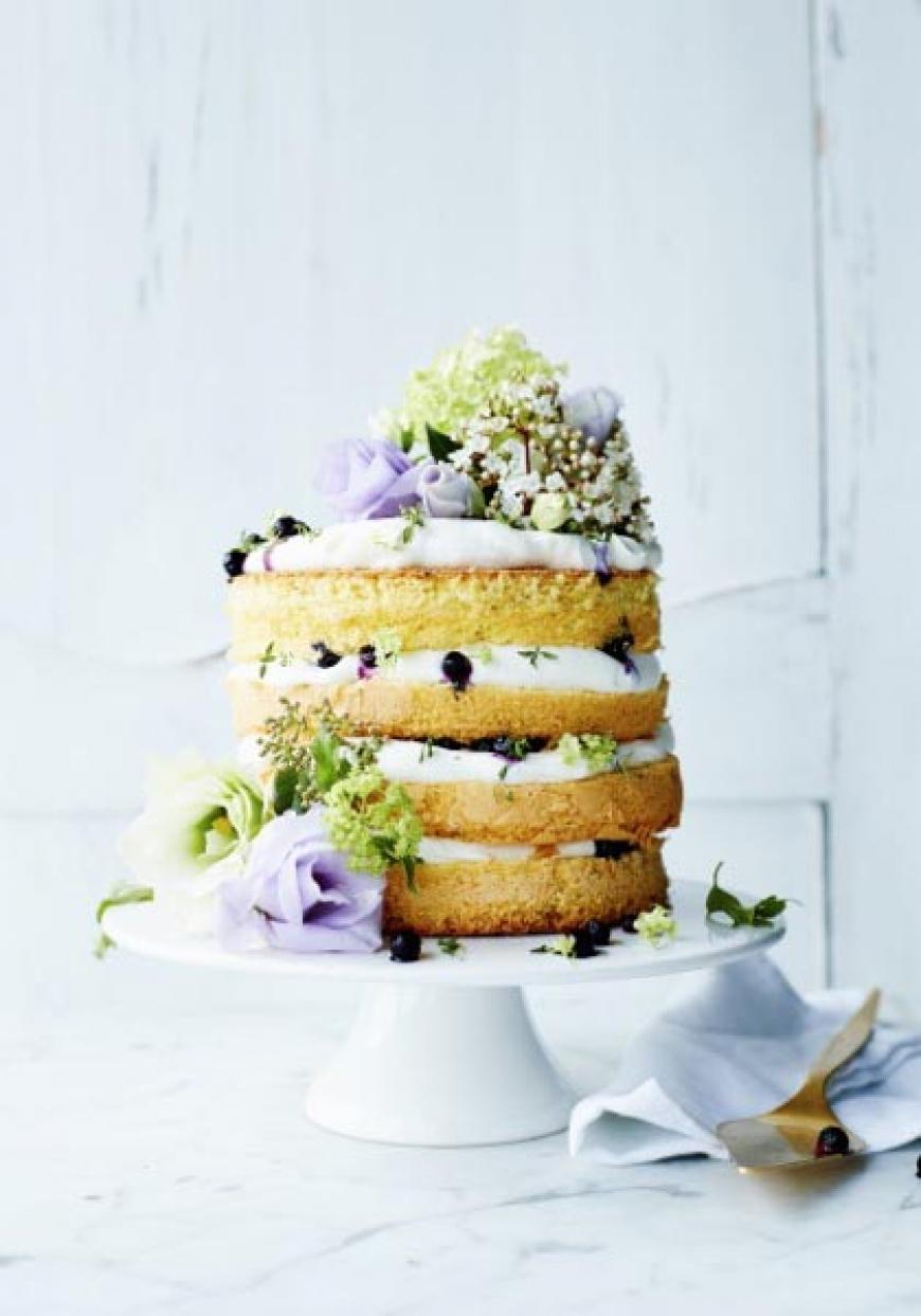 Naked cake à la mousse de mascarpone et aux myrtilles