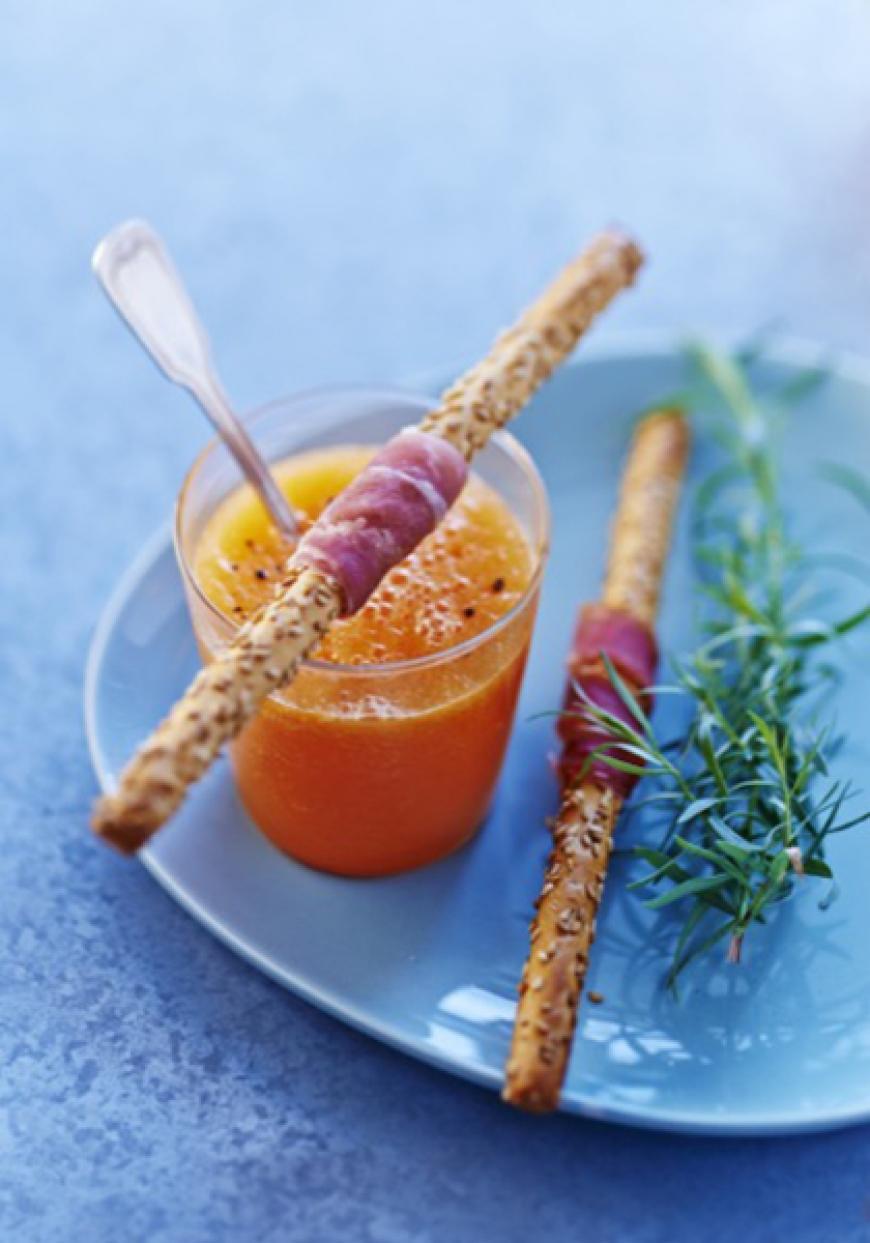 Gaspacho de melon au pastis, gressins et jambon cru