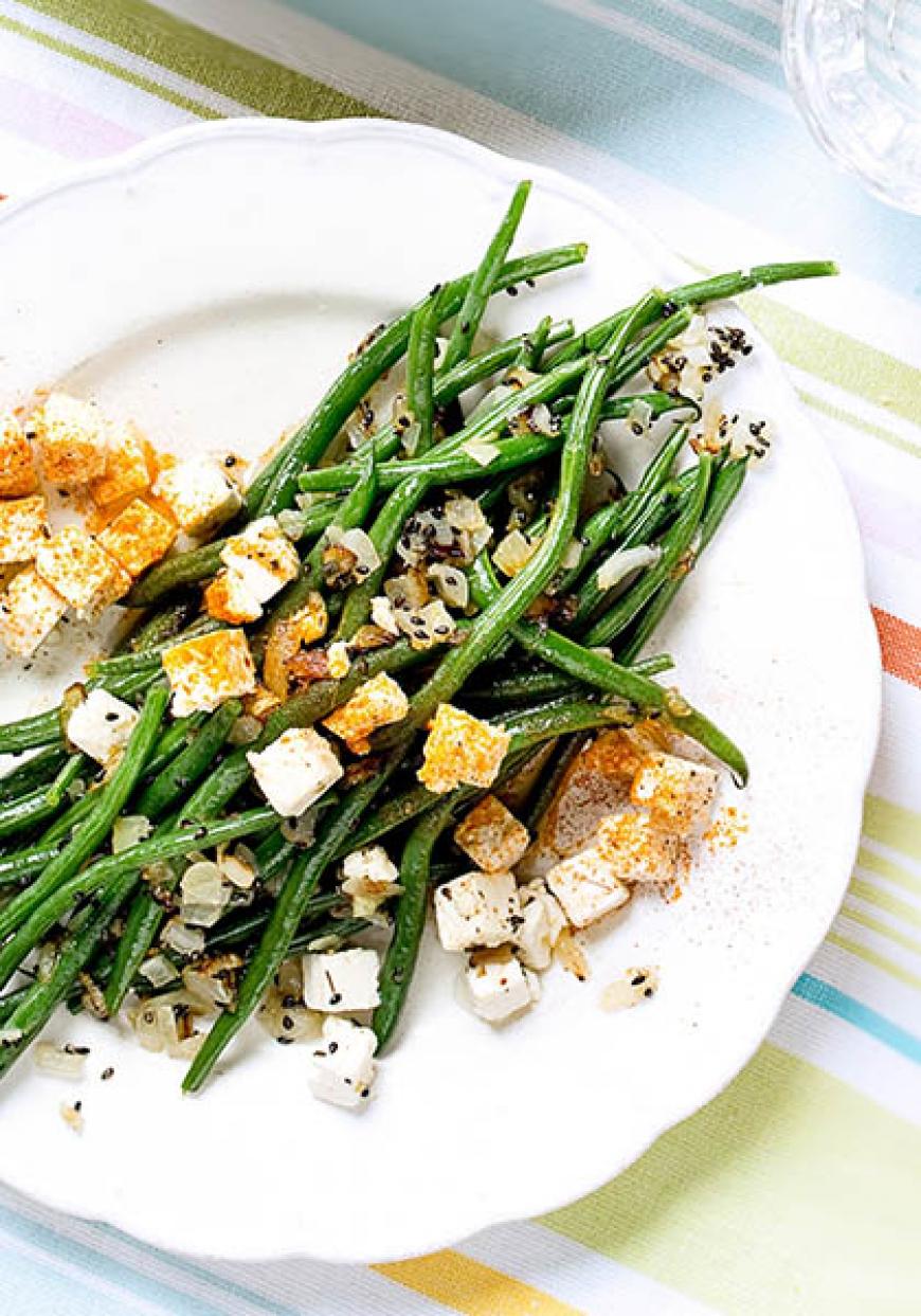 Haricots verts au chèvre, sésame et curcuma