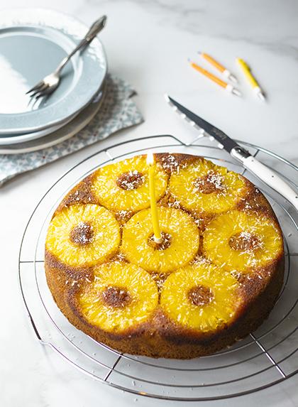 Gâteau renversé au yaourt, ananas et coco