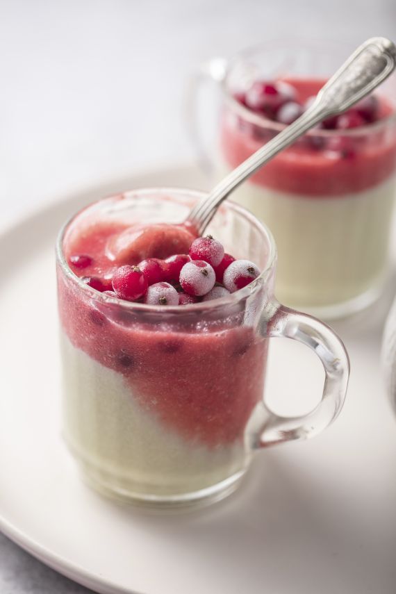 Semoule au lait et coulis de fruits rouges