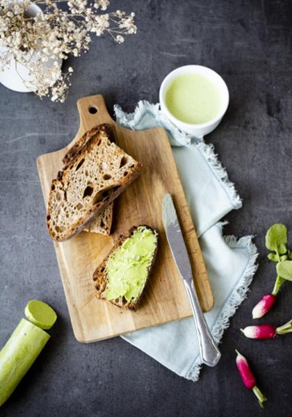 Beurre aux herbes et sauce crudités