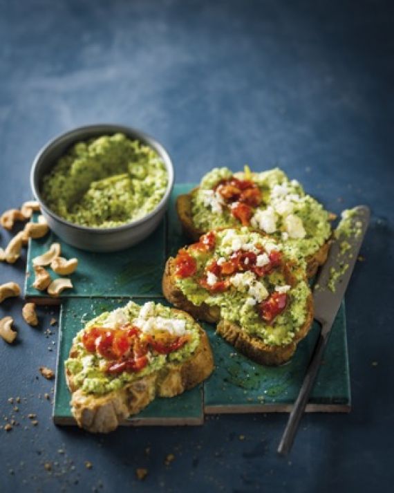 Bruschetta au pesto de courgette et noix de cajou