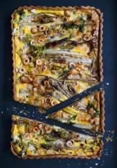 Quiche aux endives, chou, noisettes et roquefort